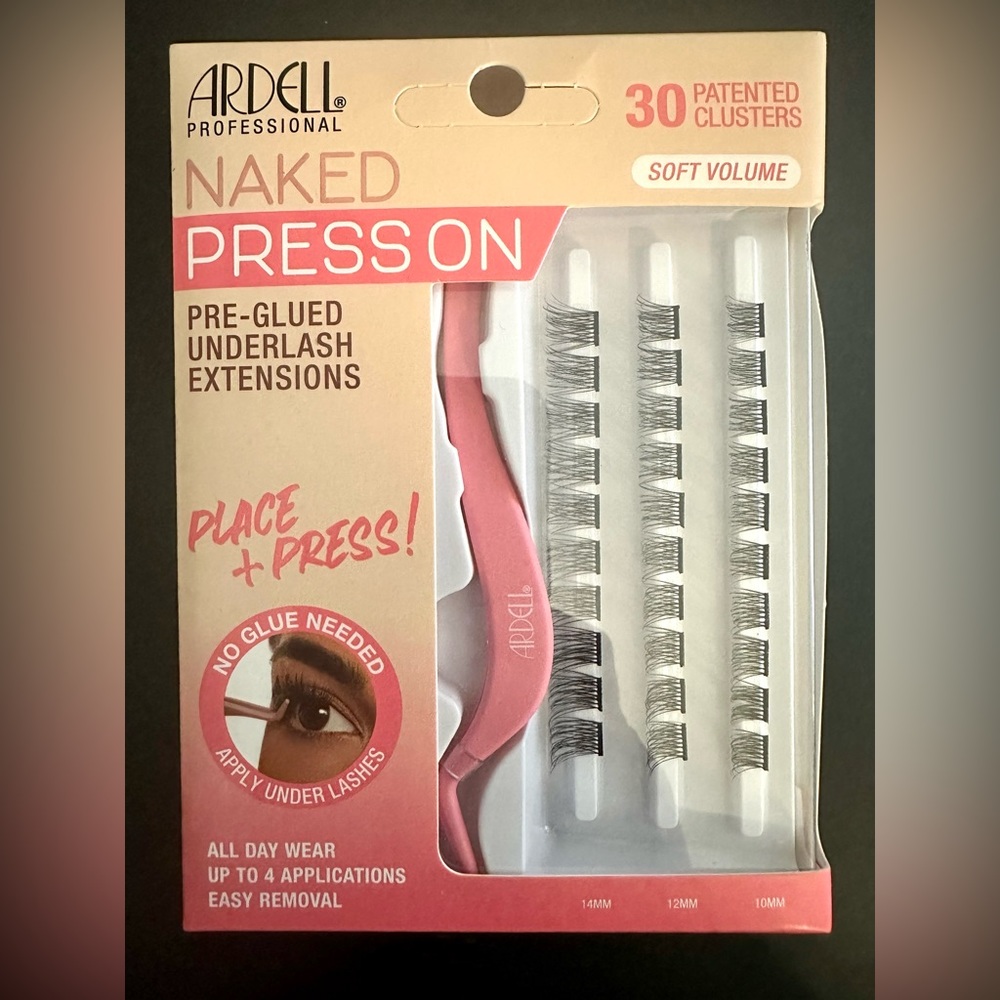 Brand new false eyelashes